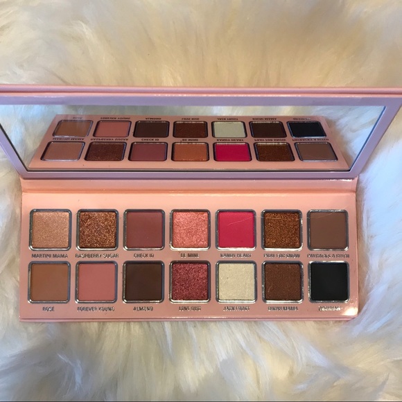 💥LAST ONE💥BNIB Kylie 2019 Holiday Palette - Picture 4 of 5